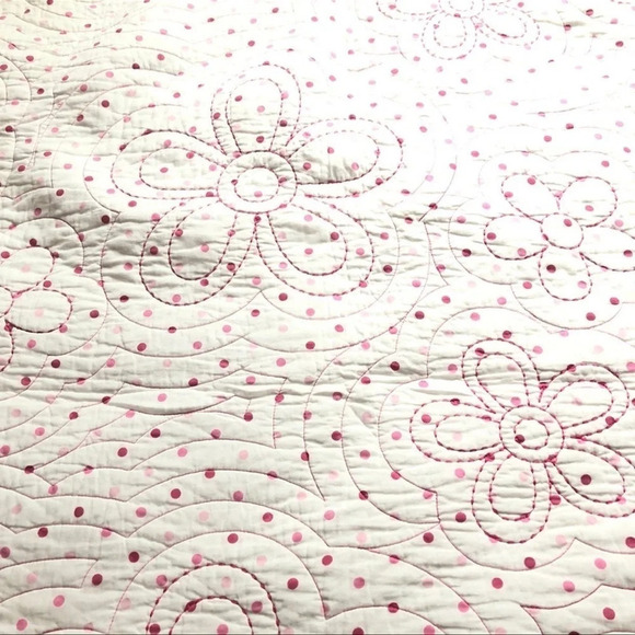 Girls Queen/full  Reversible Quilt, Shams and matching pillows soft pink&white. - Picture 2 of 5
